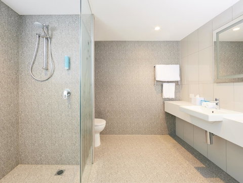 Holiday Inn Express Adelaide City Centre, An IHG Hotel - Winery Find 13