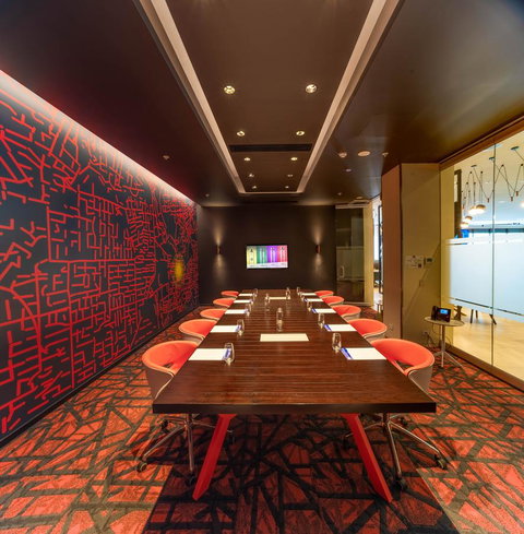 Holiday Inn Express Adelaide City Centre, An IHG Hotel - Winery Find 43