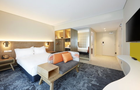 Holiday Inn Express Adelaide City Centre, An IHG Hotel - Winery Find 12