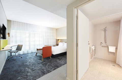 Holiday Inn Express Adelaide City Centre, An IHG Hotel - Winery Find 11