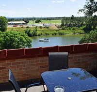 Windsor Terrace Motel - Winery Find