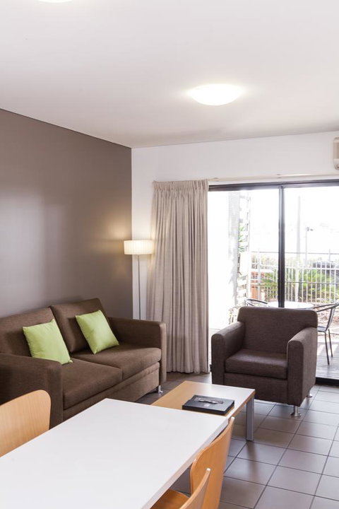 Majestic Oasis Apartments - Winery Find 17