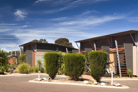 Majestic Oasis Apartments - Winery Find 7