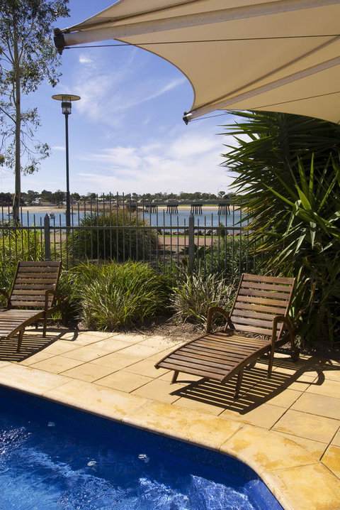 Majestic Oasis Apartments - Winery Find 13