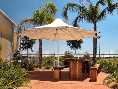 Majestic Oasis Apartments - Winery Find 6