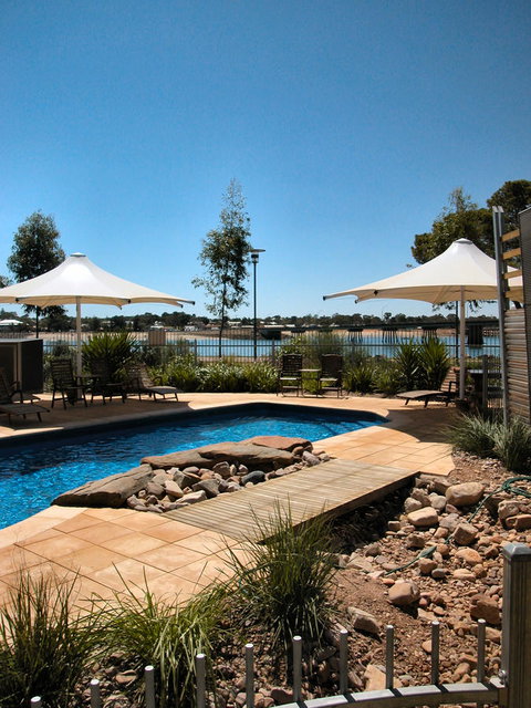 Majestic Oasis Apartments - Winery Find 8