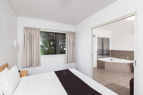 Majestic Oasis Apartments - Winery Find 20