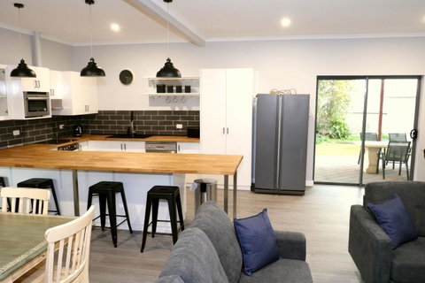 The Purple Door On Seaview - Winery Find 4