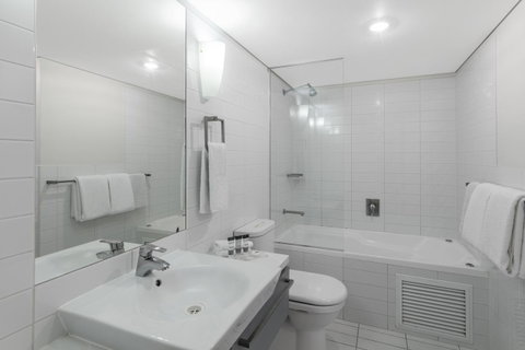 Oaks Adelaide Horizons Suites - Winery Find 4