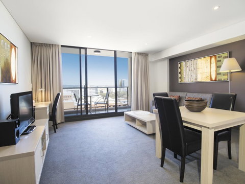 Oaks Adelaide Horizons Suites - Winery Find 3
