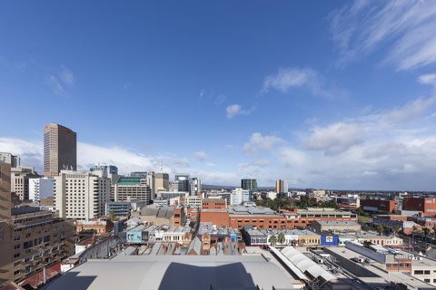 Oaks Adelaide Horizons Suites - Winery Find 9