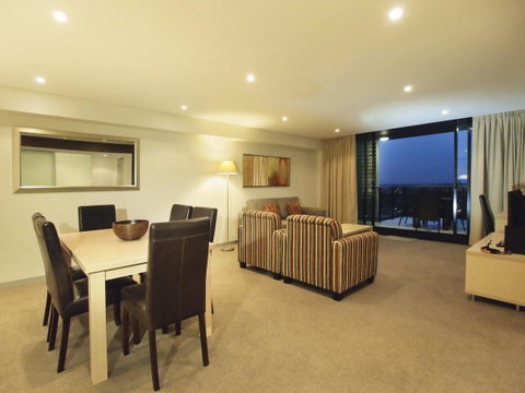 Oaks Adelaide Horizons Suites - Winery Find 12