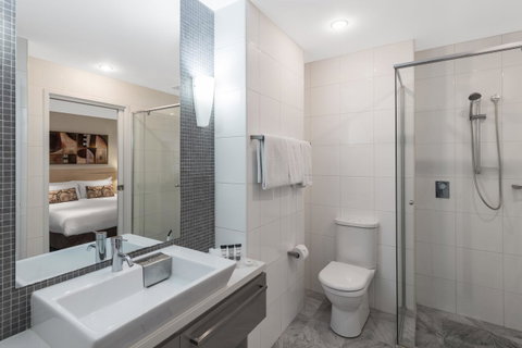 Oaks Adelaide Horizons Suites - Winery Find 6