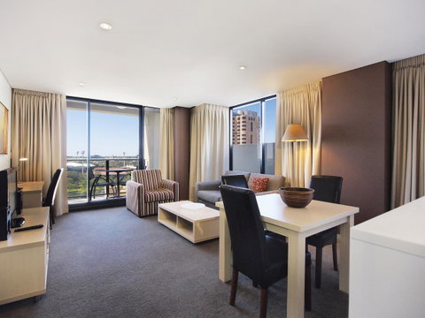 Oaks Adelaide Horizons Suites - Winery Find 13