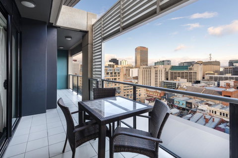 Oaks Adelaide Horizons Suites - Winery Find 2