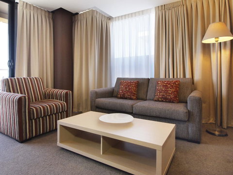 Oaks Adelaide Horizons Suites - Winery Find 14