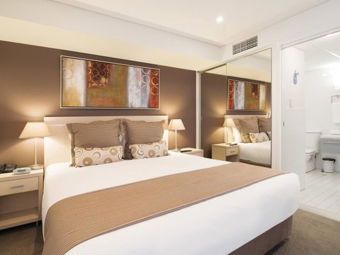 Oaks Adelaide Horizons Suites - Winery Find 8