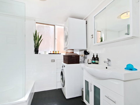 Monaco Court Apartment Adelaide - Winery Find 8