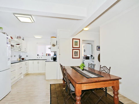 Monaco Court Apartment Adelaide - Winery Find 3