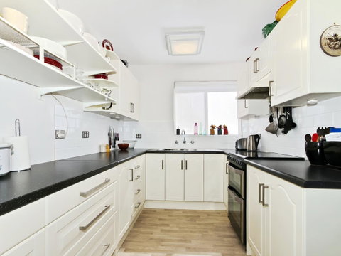 Monaco Court Apartment Adelaide - Winery Find 2