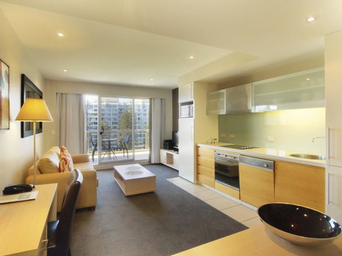 Oaks Glenelg Plaza Pier Suites - Winery Find 6