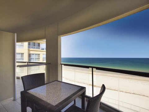 Oaks Glenelg Plaza Pier Suites - Winery Find 4