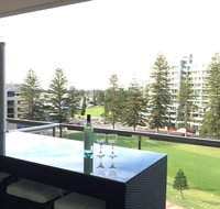 Beachside Luxury getaway in Glenelg - Winery Find