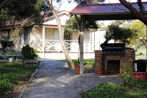 Cape Jervis Holiday Units - Winery Find 23