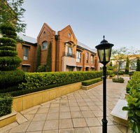 Majestic Old Lion Apartments - Winery Find