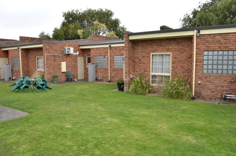 Arkana Motor Inn & Terrace Apartments - Winery Find 18