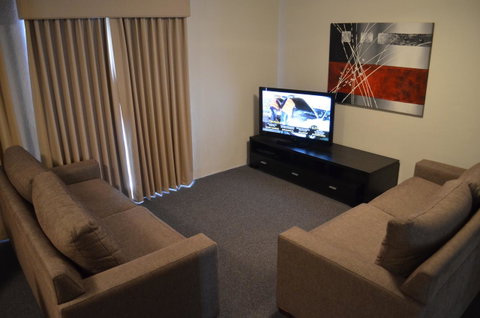 Arkana Motor Inn & Terrace Apartments - Winery Find 4