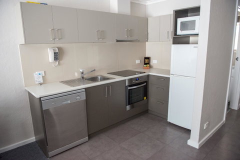 Arkana Motor Inn & Terrace Apartments - Winery Find 3