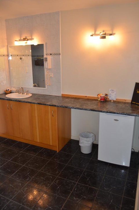 Arkana Motor Inn & Terrace Apartments - Winery Find 37