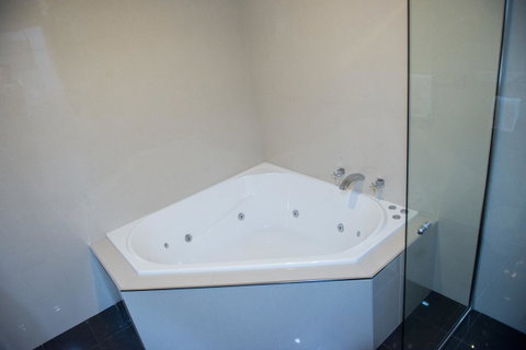 Arkana Motor Inn & Terrace Apartments - Winery Find 17