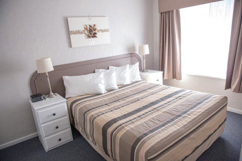 Arkana Motor Inn & Terrace Apartments - Winery Find 20