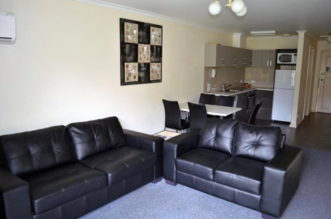 Arkana Motor Inn & Terrace Apartments - Winery Find 34