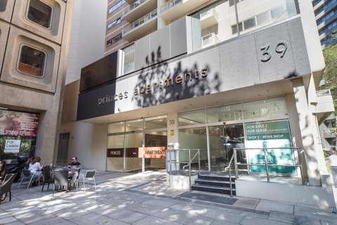 York Apartments On Grenfell - Winery Find 7