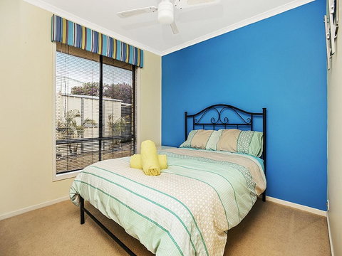 Lakeside - Encounter Bay - Winery Find 10