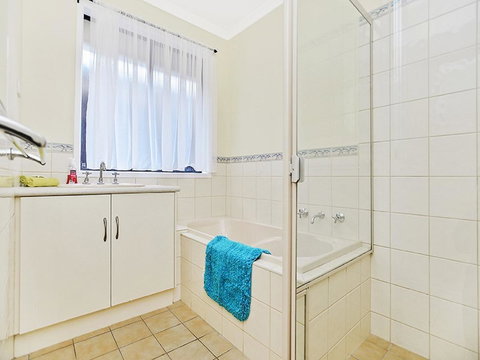 Lakeside - Encounter Bay - Winery Find 13