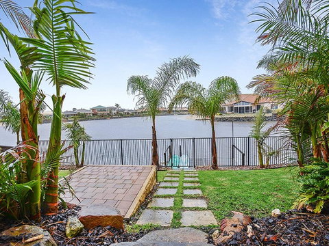 Lakeside - Encounter Bay - Winery Find 3