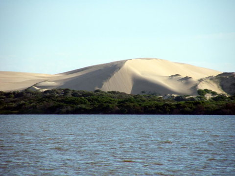 Coorong Waterfront Retreat - Winery Find 27