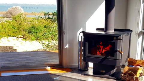 Coorong Waterfront Retreat - Winery Find 1