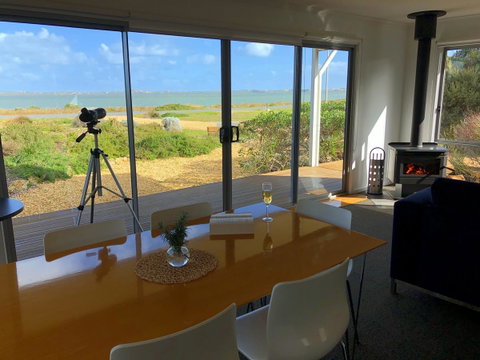 Coorong Waterfront Retreat - Winery Find 7