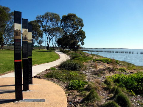 Coorong Waterfront Retreat - Winery Find 31