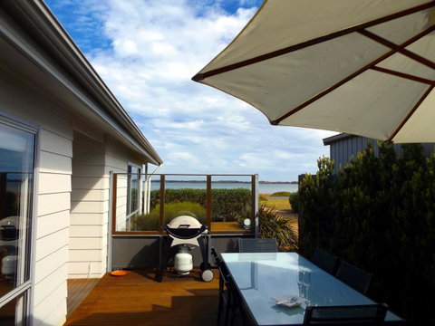 Coorong Waterfront Retreat - Winery Find 17
