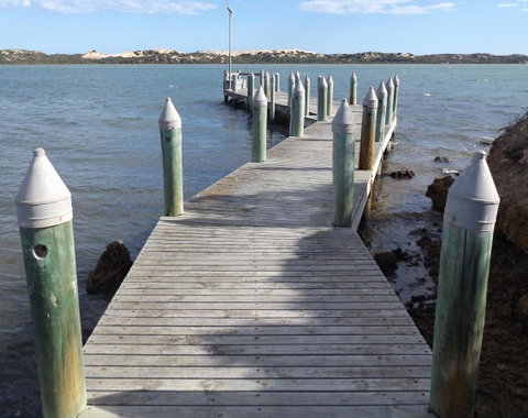 Coorong Waterfront Retreat - Winery Find 33