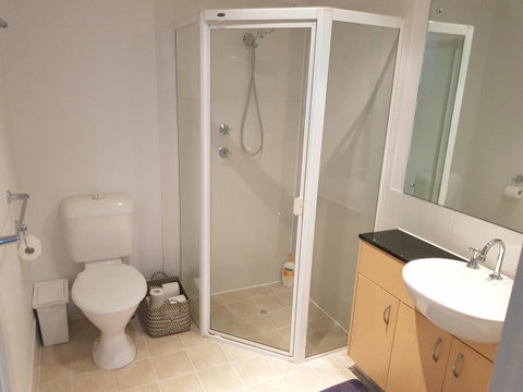 Spacious 4 BR And 2 Bathrooms City Apartment - Winery Find 5