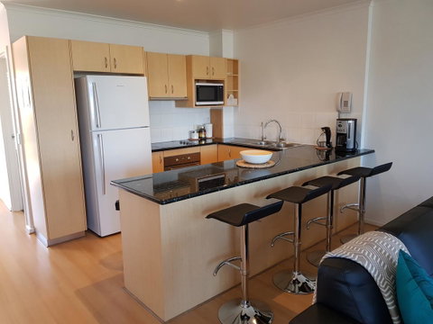 Spacious 4 BR And 2 Bathrooms City Apartment - Winery Find 2