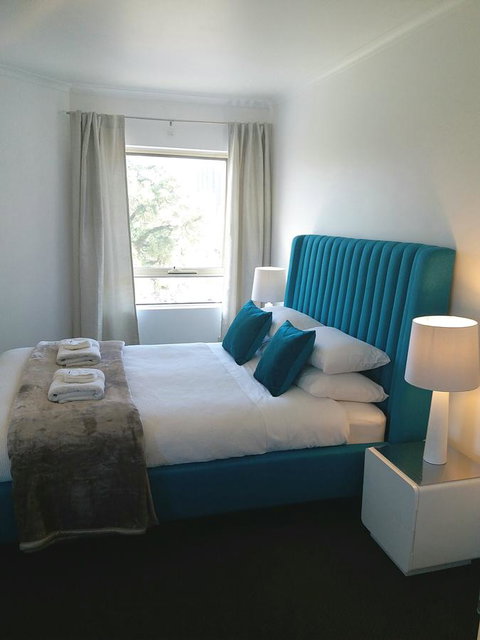 Spacious 4 BR And 2 Bathrooms City Apartment - Winery Find 11