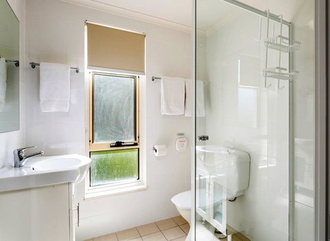 Glenelg Holiday Apartments - Corfu - Winery Find 17